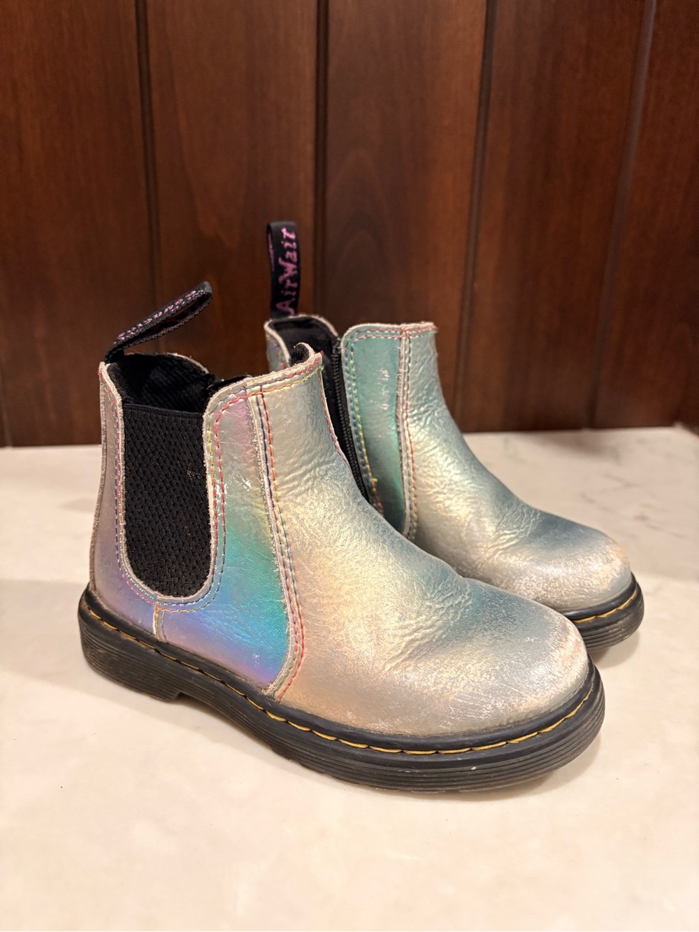 🌈 Dr. Martens Holographic Chelsea Boots
✨ Kids Size US 9 / EU 26